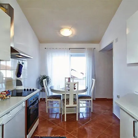 Apartment Flower Stephany Umag