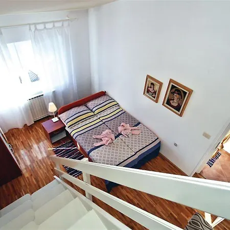 Apartment Flower Stephany Umag